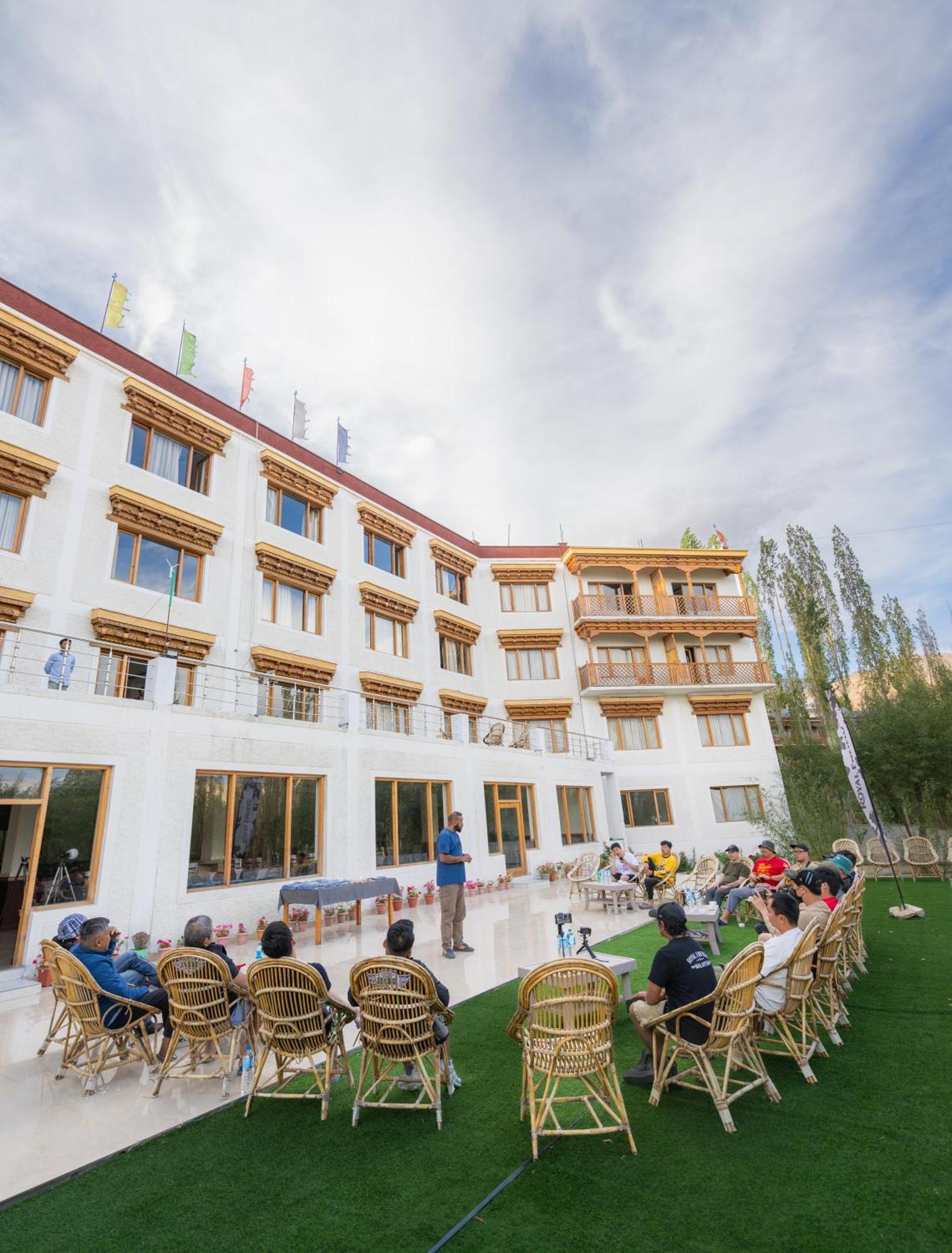 Hotel Deskitsal เลห์ ภายนอก รูปภาพ